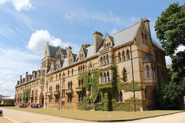 Majestic Oxford Private Walking Tour for Couples — Romantic 2-Hour Historic Stroll photo 5