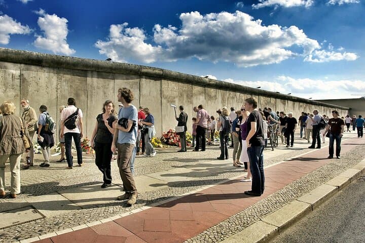 Private Transfer from Hamburg to Berlin with 2‑Hour Stop at Sanssouci Palace