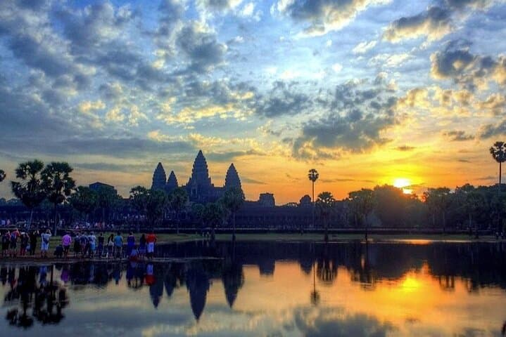 Angkor Wat Sunrise Tour: Beat the Crowds & Explore Bayon and Ta Prohm photo 5