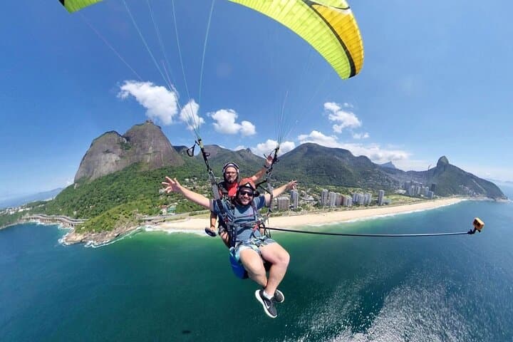 Tandem Paragliding Over Rio: Pedra Bonita to Pepino Beach Flight Guide