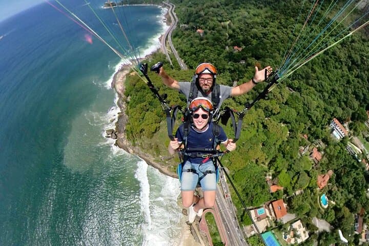 Tandem Paragliding Over Rio: Pedra Bonita to Pepino Beach Flight Guide photo 2