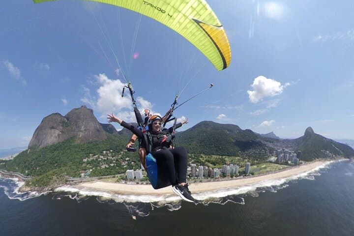 Tandem Paragliding Over Rio: Pedra Bonita to Pepino Beach Flight Guide photo 3