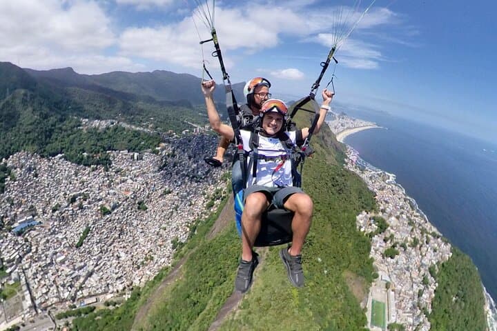 Tandem Paragliding Over Rio: Pedra Bonita to Pepino Beach Flight Guide photo 5