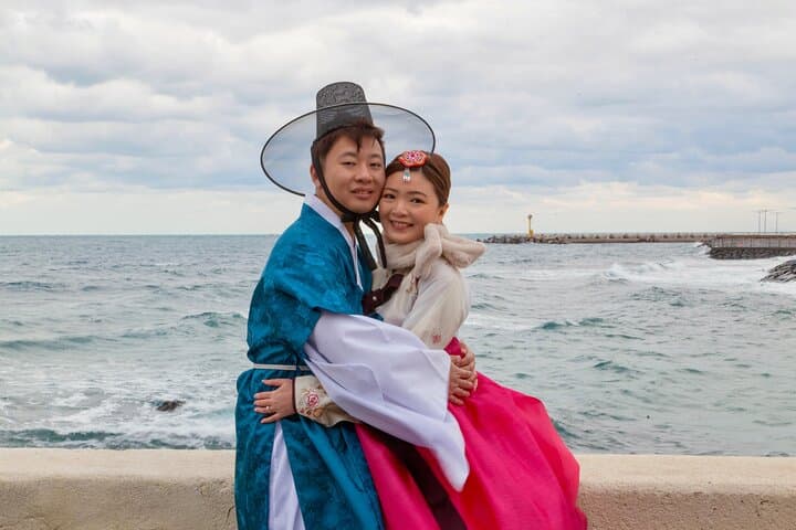 Private Hanbok Photo Session & Guided Walk at Yongduam Rock, Jeju photo 4