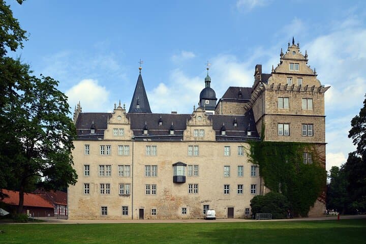 Private Transfer Hamburg to Wolfsburg with 2-Hour Stop at Herrenhausen Gardens photo 2