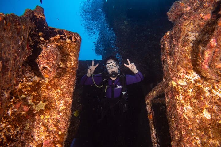 Oahu Deep Wreck Dives: Small-Group Shipwreck & Reef Adventure photo 3