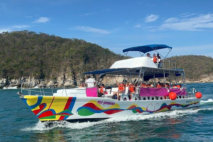 Explore Seven Bays: Full-Day Huatulco Boat Tour with Snorkeling and Seafood