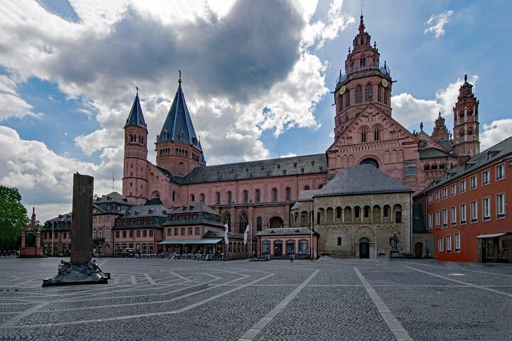 Prague to Mainz Private Transfer with 2-Hour Pilsen Brewery Stop