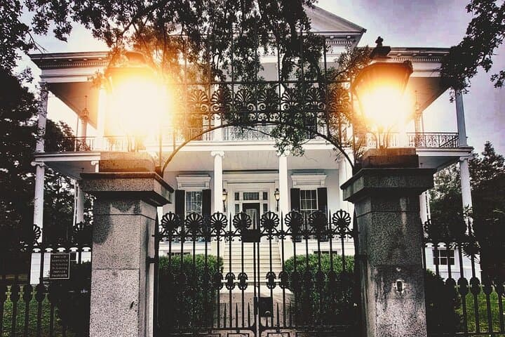 Garden District Walking Tour: Mansions, Cemeteries & Haunted Histories photo 4