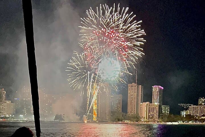 Waikiki Friday Night Fireworks Cruise: 1-Hour Catamaran with Premium Bar photo 4