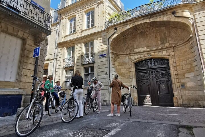 Bordeaux by Bicycle: 3-Hour Guided Ride Along the Garonne and Chartrons photo 4