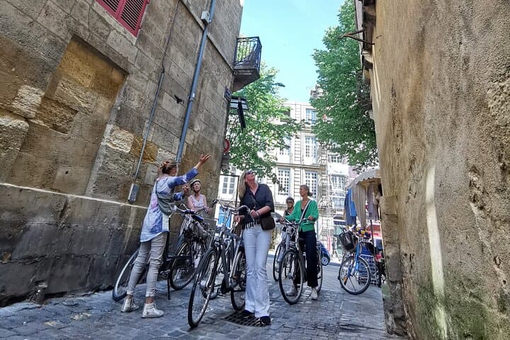 Bordeaux by Bicycle: 3-Hour Guided Ride Along the Garonne and Chartrons photo 5