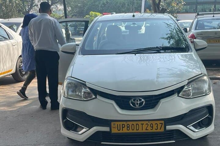 Delhi to Agra Private Transfer via Yamuna Expressway — Fast, Air‑Conditioned Ride photo 3