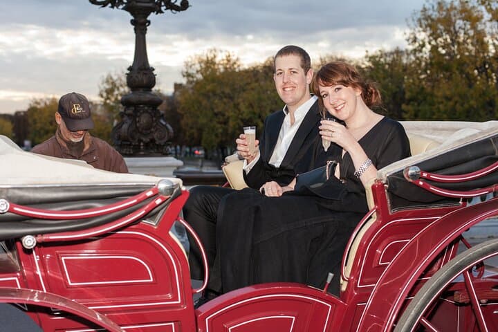 Paris Private Romantic Horse & Carriage Ride — Horse-Drawn Tour to the Eiffel & Champs-Élysées photo 4