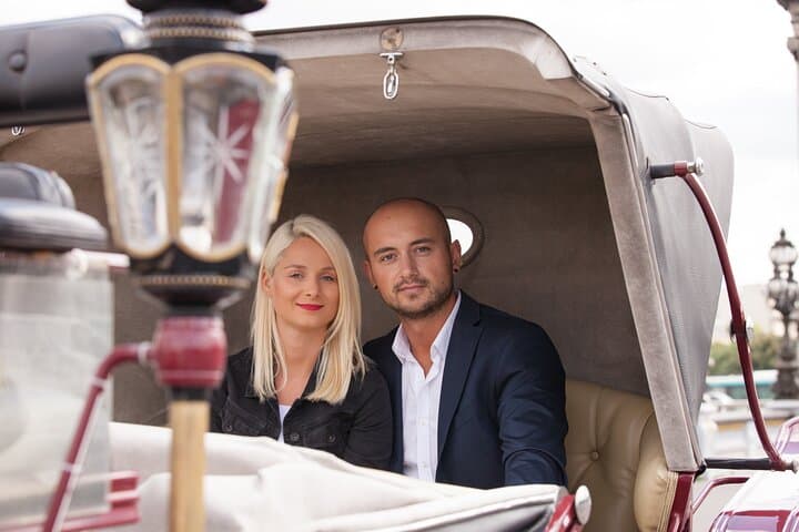 Paris Private Romantic Horse & Carriage Ride — Horse-Drawn Tour to the Eiffel & Champs-Élysées photo 5