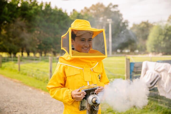 Small-Group Beekeeping Experience in Tauherenikau: Manuka Honey Tour photo 2