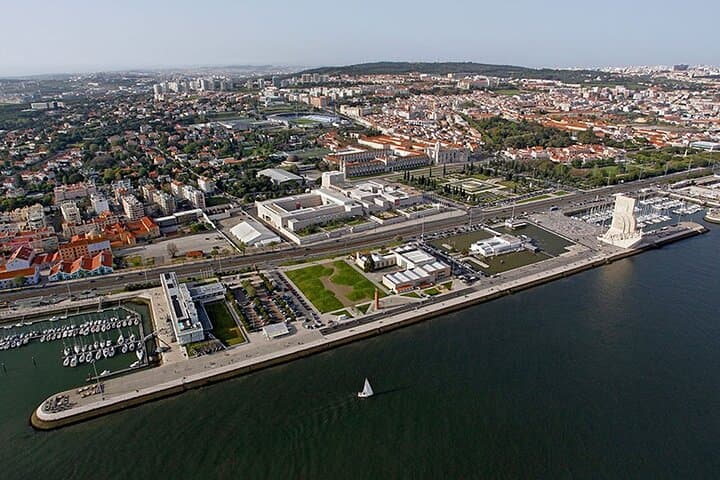Helicopter Tour Over Belém: Lisbon Aerial Flight Above the Tagus photo 6