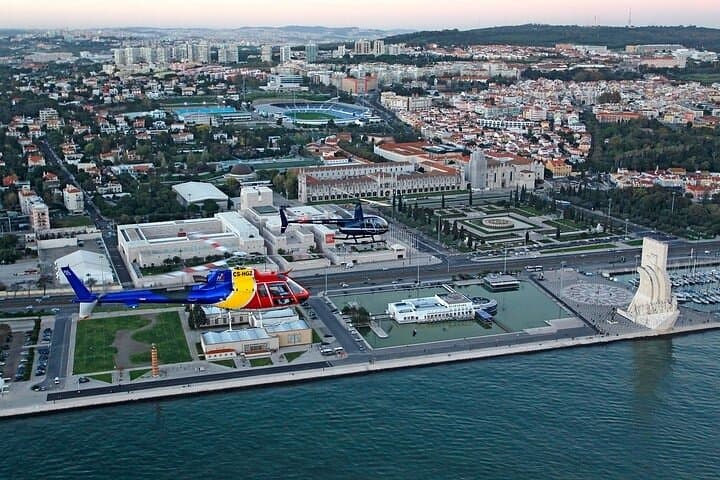Lisbon Discoveries Helicopter Tour: 15-Min Flight over Belém & the Tagus