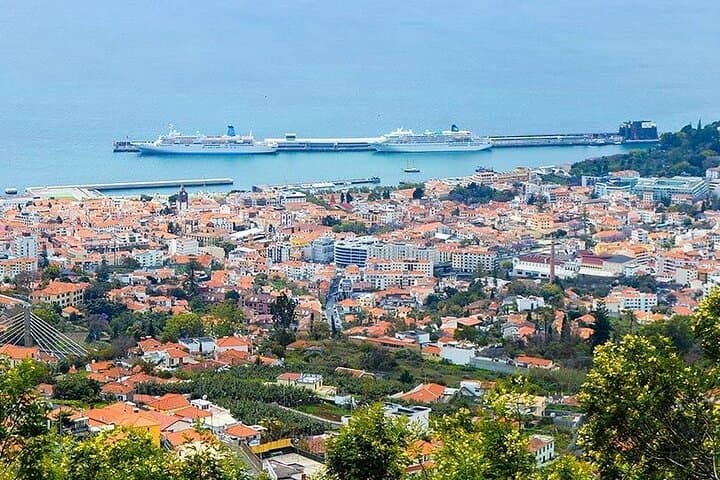 Full-Day Off‑Road Jeep Safari in Eastern Madeira — Pico do Arieiro, Santana & Ponta de São Lourenço