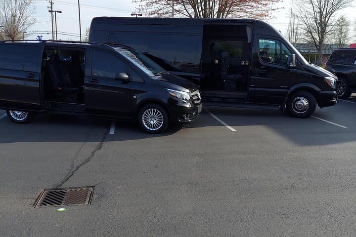 Seattle Hourly Car & Limo Rental for Sightseeing and Airport Transfers photo 4
