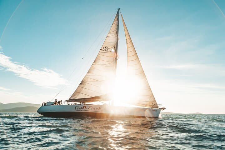 Sail the Whitsundays: 2-Day, 2-Night Broomstick Maxi Yacht Adventure to Whitehaven