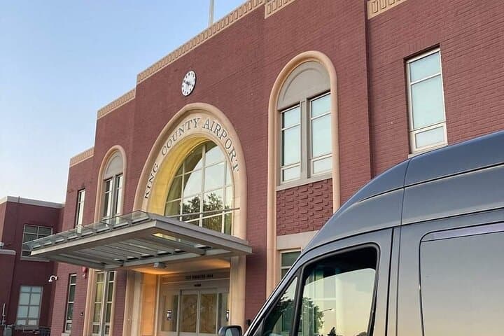 Seattle Tacoma Airport Private Transfer (1–15 Passengers) photo 4