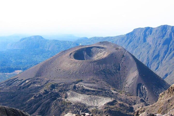 4-Day Private Mount Meru Summit Climb: Sunrise on the Crater Rim