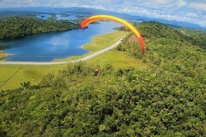 Guatapé Day Trip from Medellín: El Peñol Climb, Speedboat & Paragliding photo 3