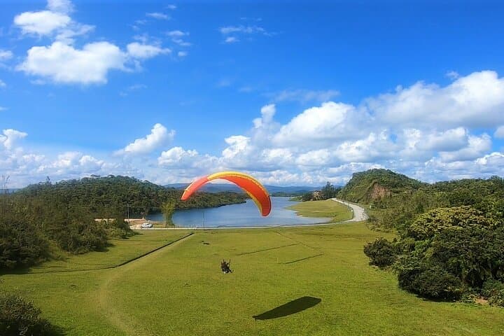 Guatapé Day Trip from Medellín: El Peñol Climb, Speedboat & Paragliding