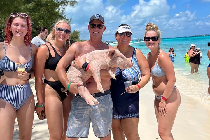 Rose Island Swimming Pigs: Nassau Day Trip to Swim with the Famous Bahamian Pigs photo 6