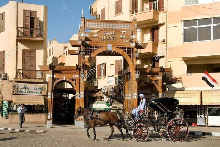 Private Luxor Horse-Carriage Tour: Guided Old Town & Luxor Temple Ride photo 1