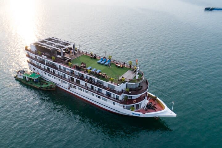 Luxury Overnight Amanda Cruise in Halong Bay — 2-Day Seaview Experience