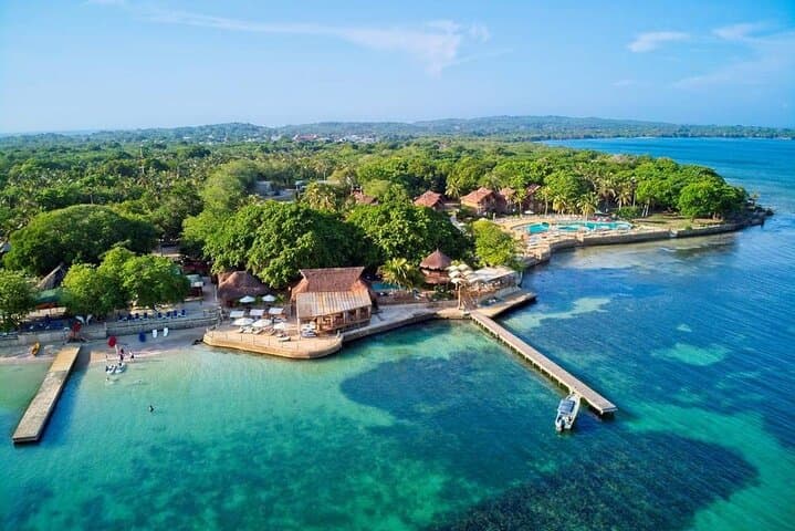 Full-Day Isla del Encanto: Rosario Islands Boat Trip from Cartagena with Lunch
