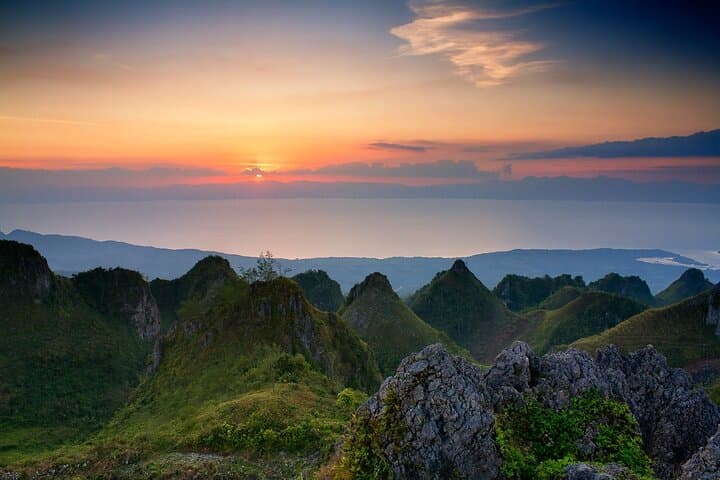Osmeña Peak & Kawasan Falls: Full-Day Summit Trek and Canyoneering Adventure from Cebu