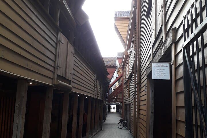 Exploring Bergen on Foot: Historic Sights and City Views with Local Flavors photo 4