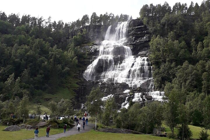 Private Norway in a Nutshell Day Tour to Stegastein & Nærøyfjord photo 3