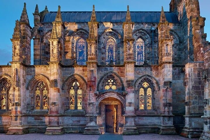 Private Full-Day Edinburgh and Rosslyn Chapel Tour in a Premium Minivan
