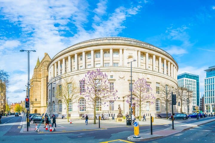 Private Manchester Walking Tour: Piccadilly to Cathedral Highlights