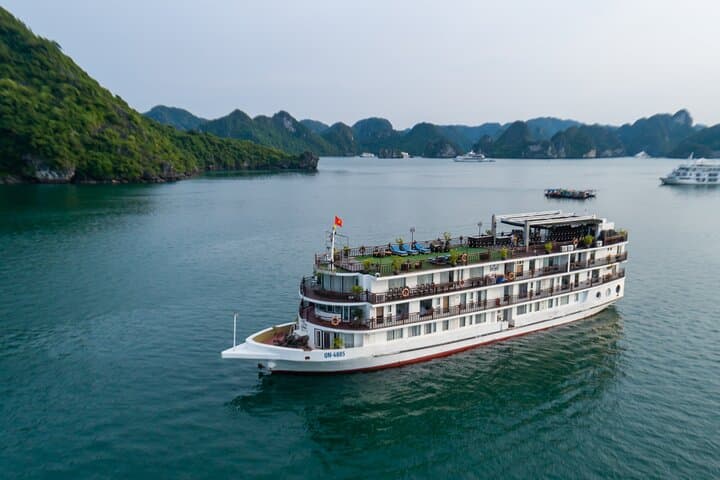 Overnight Amanda Cruise: 2-Day Ha Long Bay Escape from Hanoi