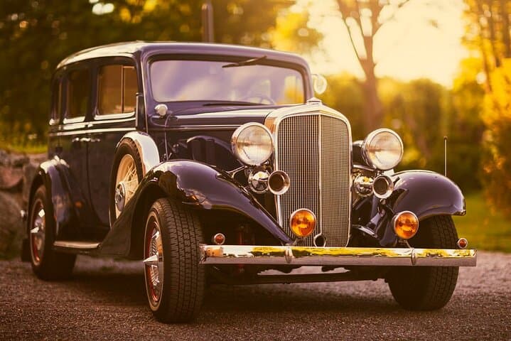Paris Private Vintage Car Tour and Skip-the-Line Louvre Experience photo 3