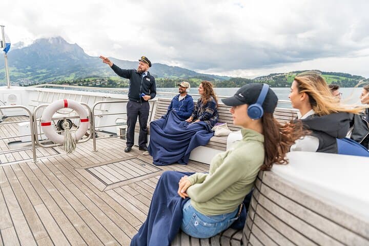 Lake Lucerne Panoramic Sightseeing Cruise: 1-Hour Yacht Tour from Lucerne photo 3