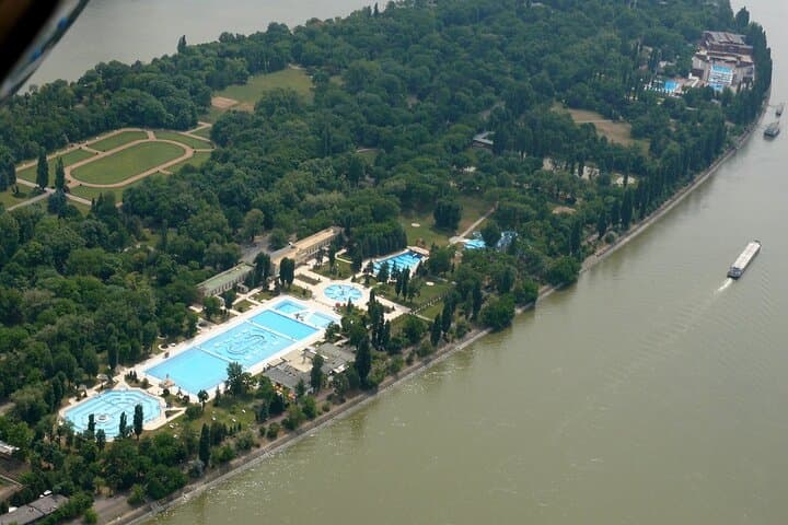 Palatinus Bath Budapest: Full-Day Thermal Pools & Family Fun on Margaret Island photo 4