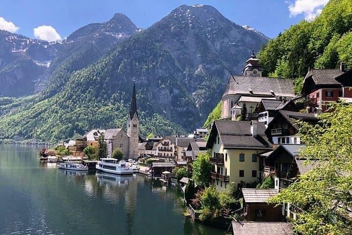 Private Deluxe Hallstatt & Salzburg Lake District Tour from Munich