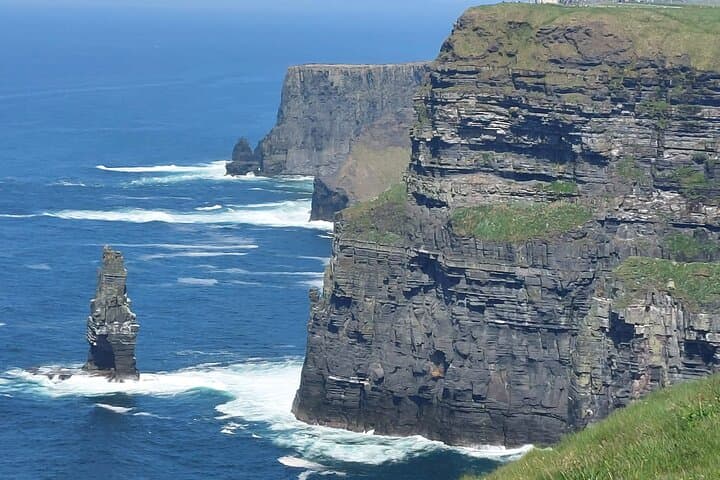Dublin to Galway via Cliffs of Moher & Bunratty Castle — Private Scenic Transfer