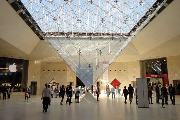 Paris Private Vintage Car Tour and Skip-the-Line Louvre Experience photo 5