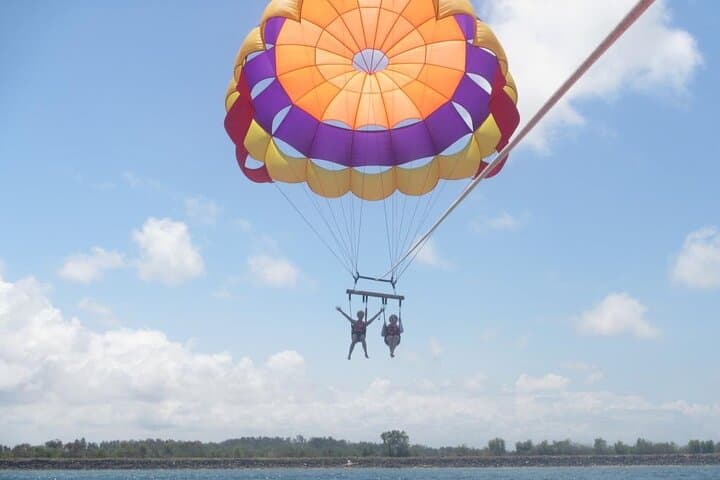 Parasail Above Bali: Tanjung Benoa 100m Ride with Hotel Transfer