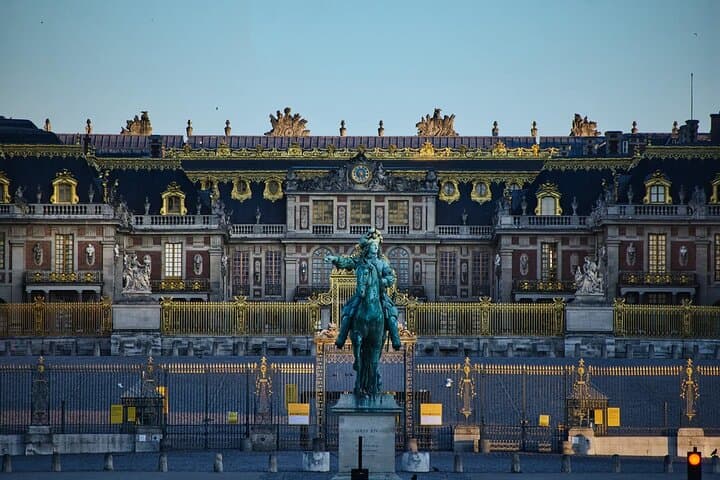 Vintage Car Tour of Paris & Versailles — Private Hotel Pickup, Photo Stops & Skip-the-Line Access photo 5