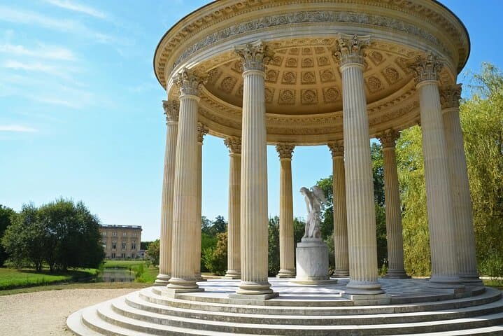Private Vintage Car Tour From Paris to Versailles — 8-Hour Chauffeured City Highlights photo 4