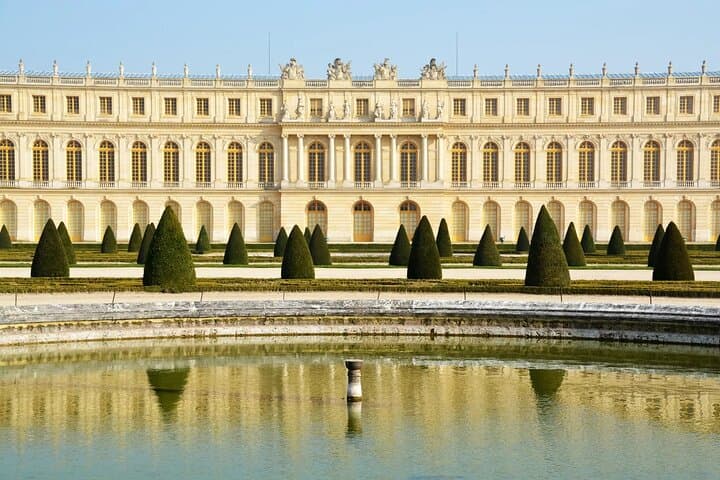 Private Vintage Car Tour From Paris to Versailles — 8-Hour Chauffeured City Highlights photo 2