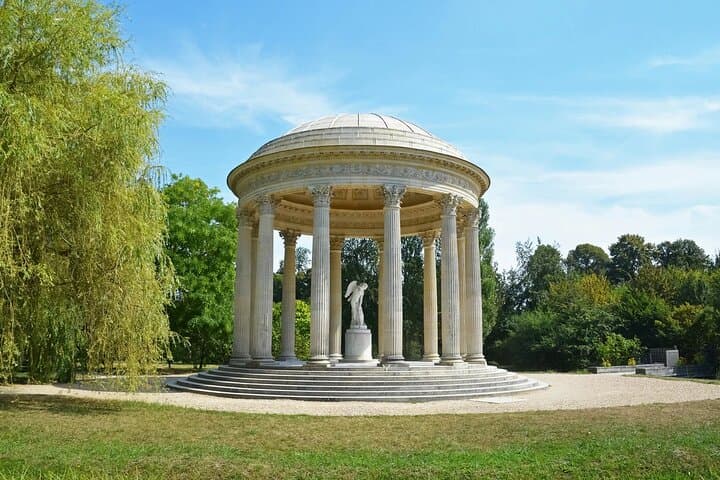 Private Vintage Car Tour From Paris to Versailles — 8-Hour Chauffeured City Highlights photo 3